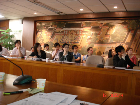 韩国观光公社及其它各方人士在场聆听